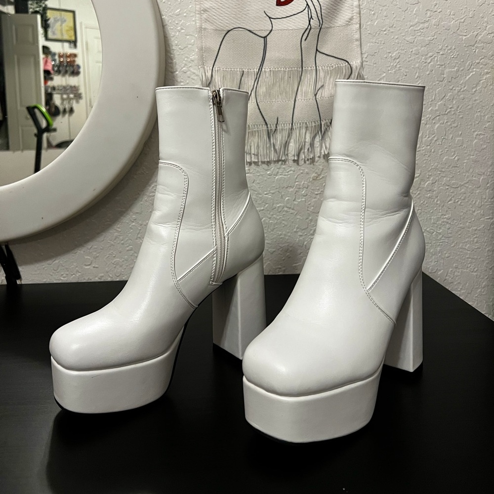 LaModa Ankle Platform Boots
